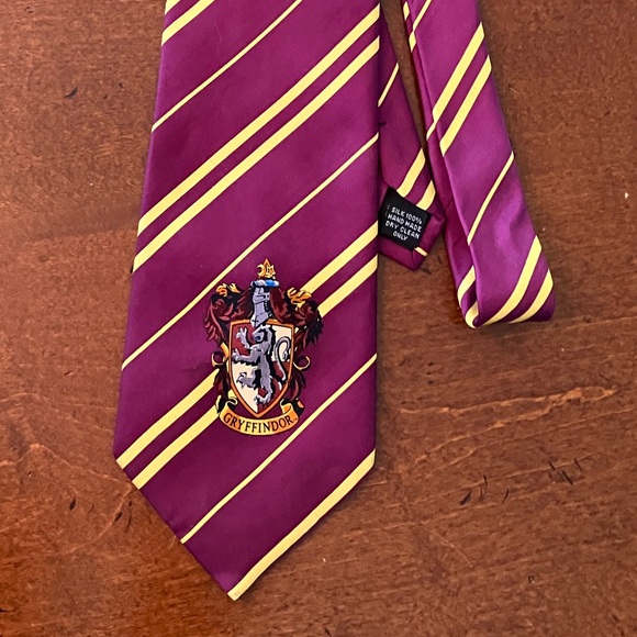 Warner Bros. Other - EUC Harry Potter Gryffindor Silk Tie
